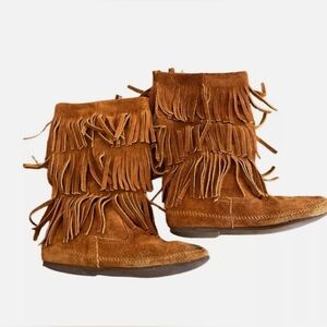 Excellent PreOwned Minnetonka Fringe Boots
